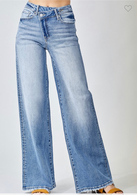 Crossed up wide leg jean